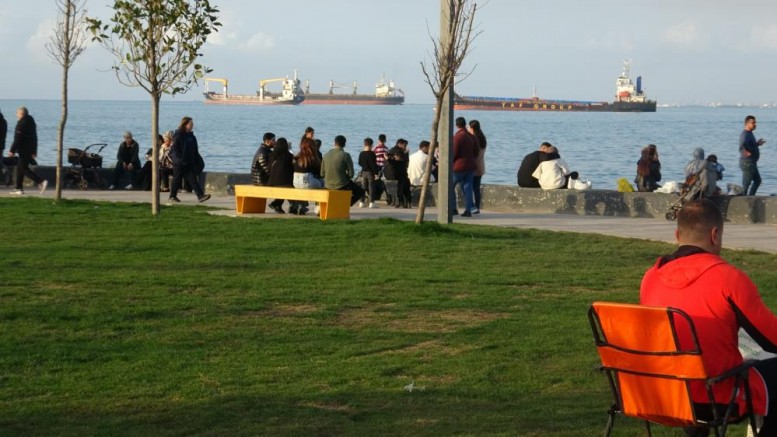 Vatandaşlar İskenderun Sahili'ne akın etti