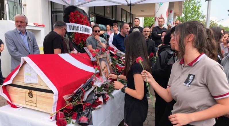 Vefat eden okul müdürü için veda töreni