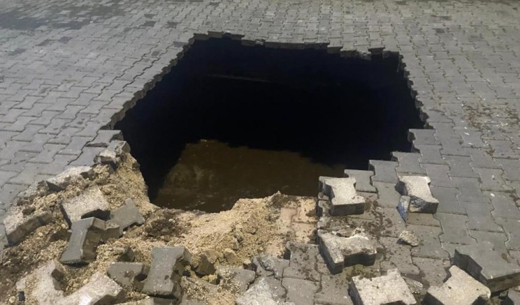 Yağmurun çökerttiği yolda insan kemikleri bulundu