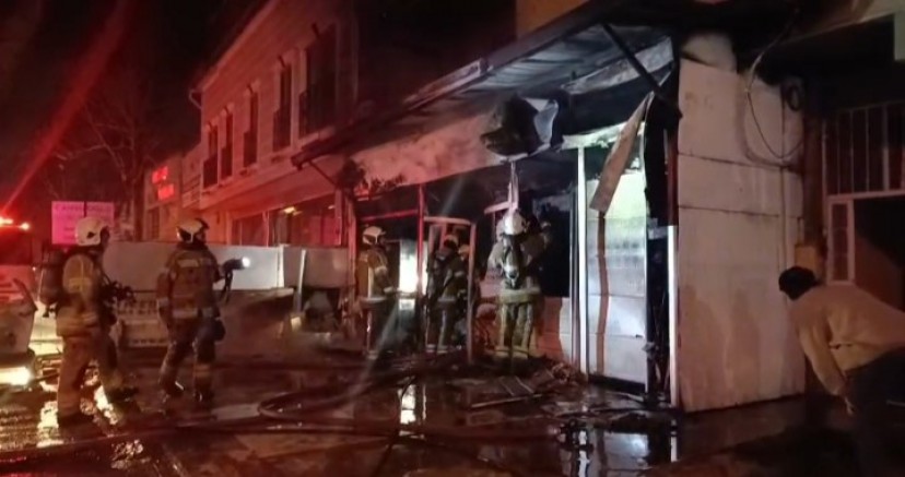 Yangın çıkan dükkan kullanılamaz hale geldi