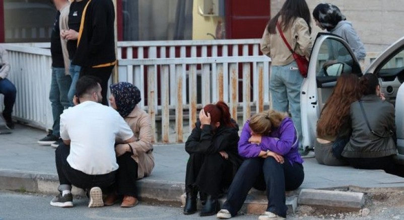 Yaralı öğrencilerin ailelerinin bekleyişi sürüyor