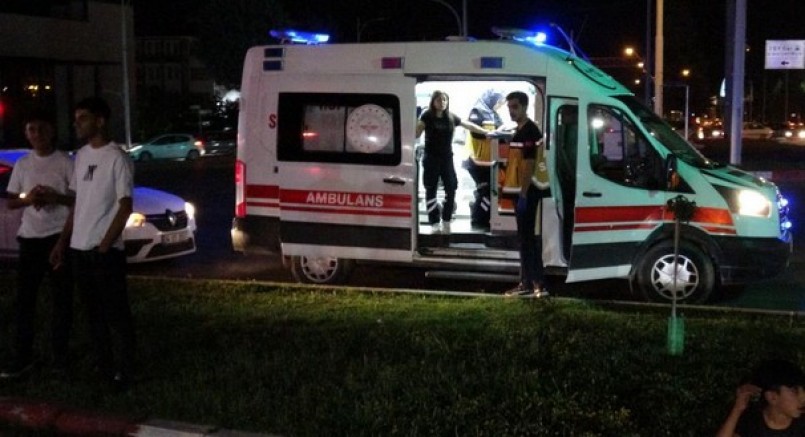 Yaralı sürücü ambulanstan kaçtı
