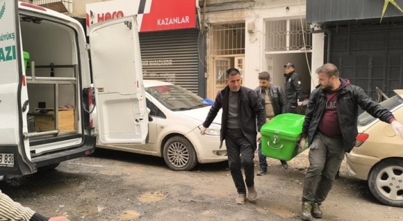 Yaşlı adam evinde bıçaklanarak öldürüldü