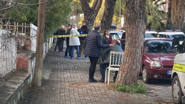 Yaşlı çift evlerinde bıçaklanarak öldürülmüş
