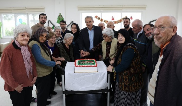Yaşlılar yeni yılı coşkuyla karşıladı