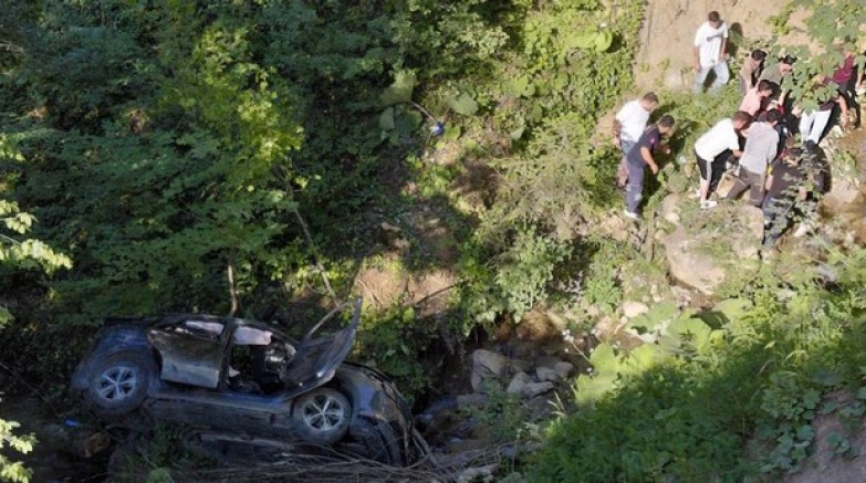 Yayla yolunda otomobil uçuruma yuvarlandı: 1 yaralı