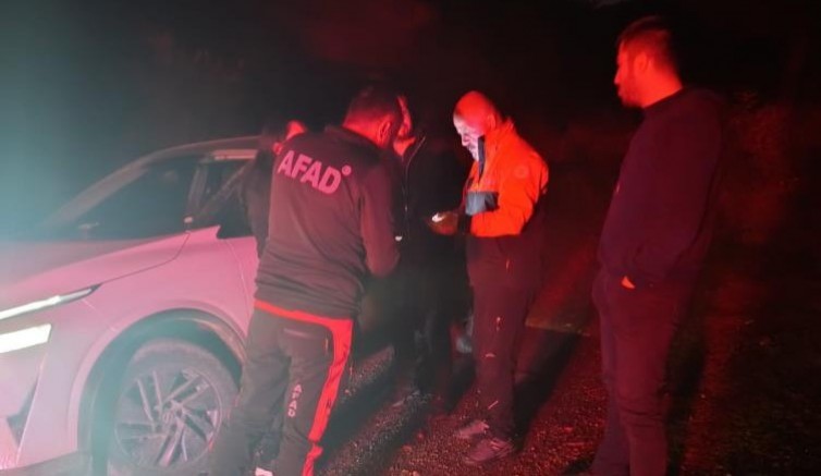 Yaylada mahsur kalan aile kurtarıldı