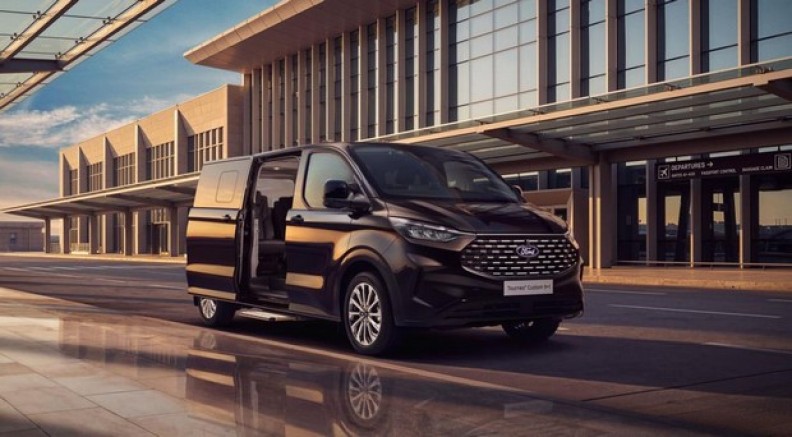 Yeni Ford Tourneo Custom 9+1 satışa sunuluyor