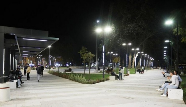 Yeni Heykel Meydanına Tam Not
