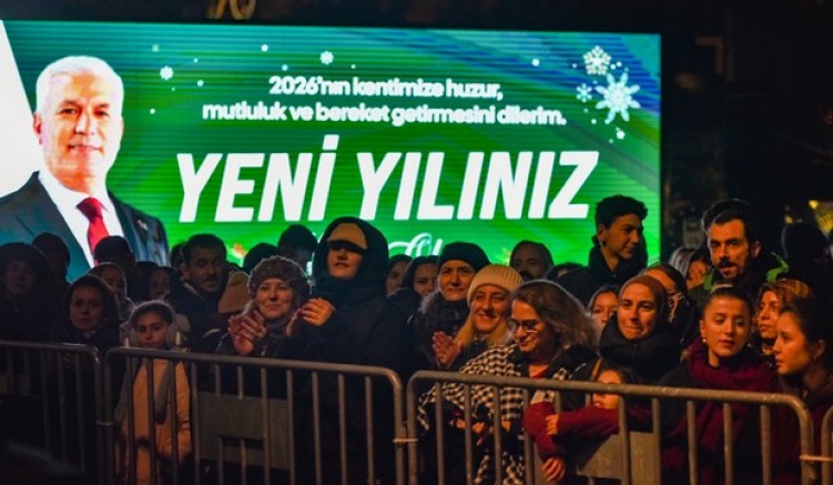 Yeni yıl coşkusu, ‘Bursa Yeni Yıl Meydanı’nda yaşanıyor