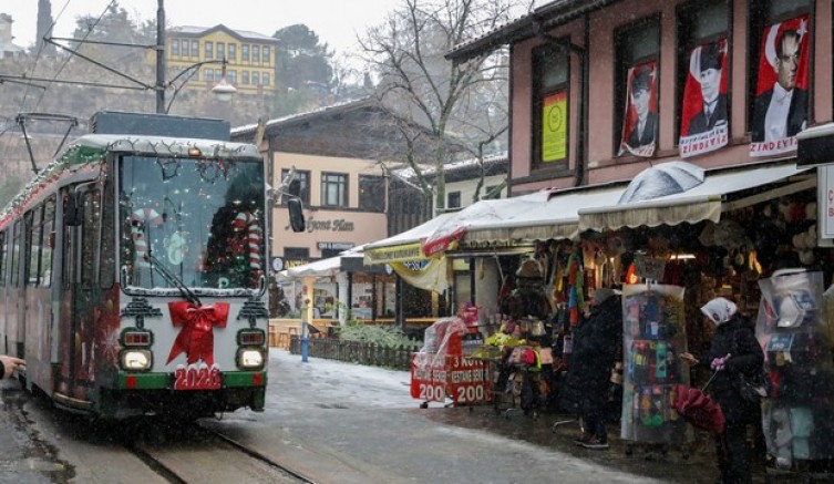 Yeni yıl coşkusu nostaljik tramvayla yaşanıyor