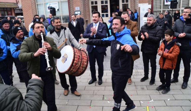Yenişehir'de davullu zurnalı kutlama; İşte en düşük işçi maaşı...