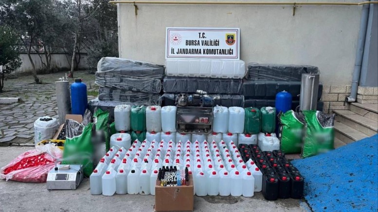 Yer altında gizlenmiş kaçak alkol fabrikası