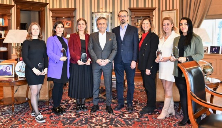 Yeşim iyilikleri ödüllendirdi