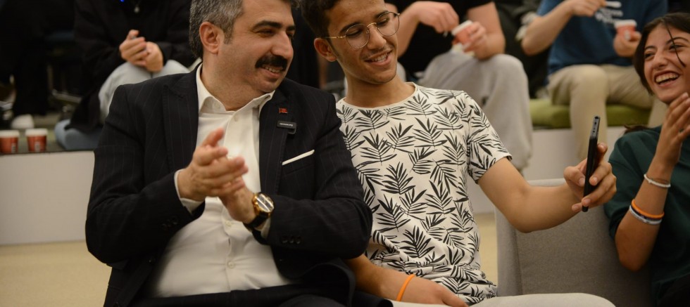 Yıldırım Belediye Başkanı Yılmaz gençlerle buluştu
