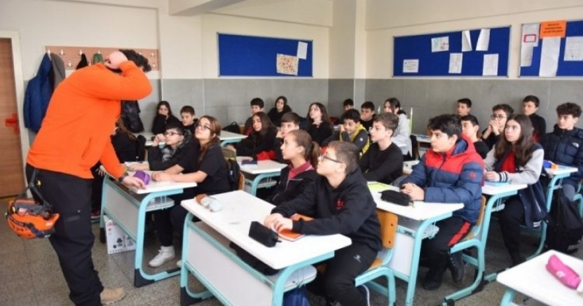 Yıldırım Belediyesi'nden öğrencilere deprem eğitimi