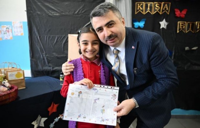 Yıldırım'da başkan önce karneleri dağıttı sonra çocukları şenliğe davet etti