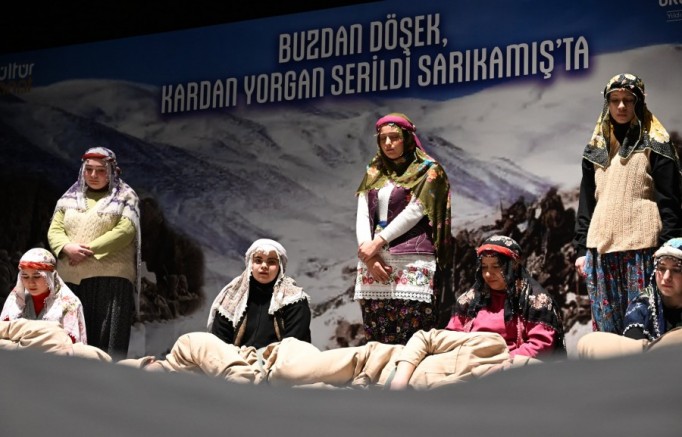 Yıldırım'da duygu yüklü tiyatro oyunu; Şehitlerimizi andık...