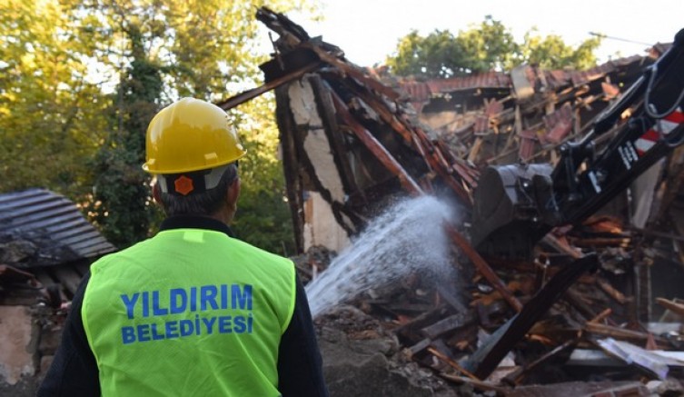 Yıldırım'da metruk yapılar yıkılıyor