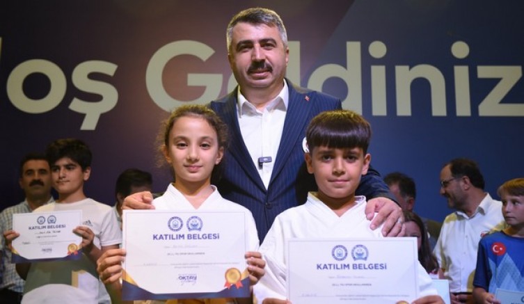 Yıldırım Gençlik mezunlarını verdi