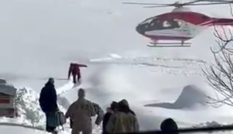 Yol kapanınca bebek, helikopterle hastaneye