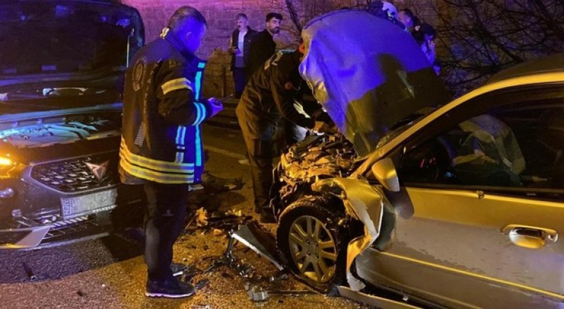 Yola dökülen sıvı kazaya sebep oldu: 3 yaralı