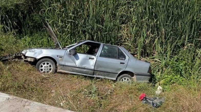 Yoldan çıkan otomobil tarlaya uçtu: 2 yaralı