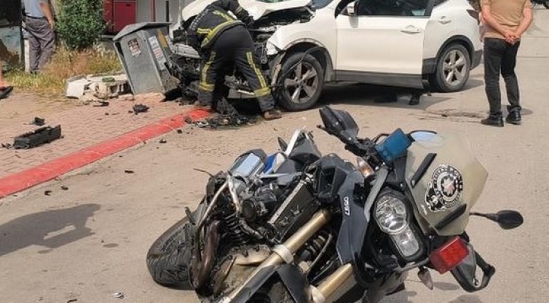 Yunus timleri kaza yaptı: 2 polis yaralı