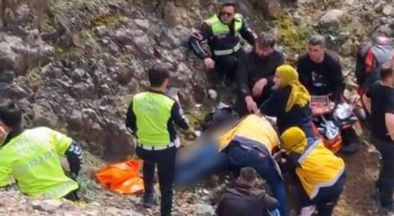 Zigana'da kaza: 2 genç uçuruma düştü