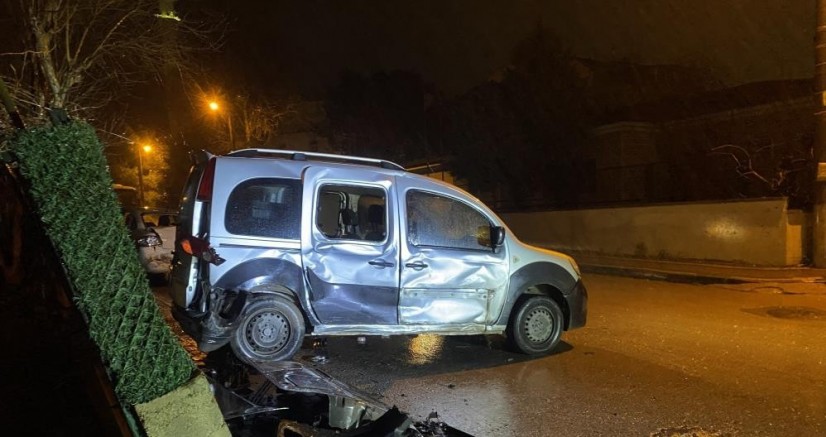 Zincirleme kazada sürücü kaçtı: 1 yaralı