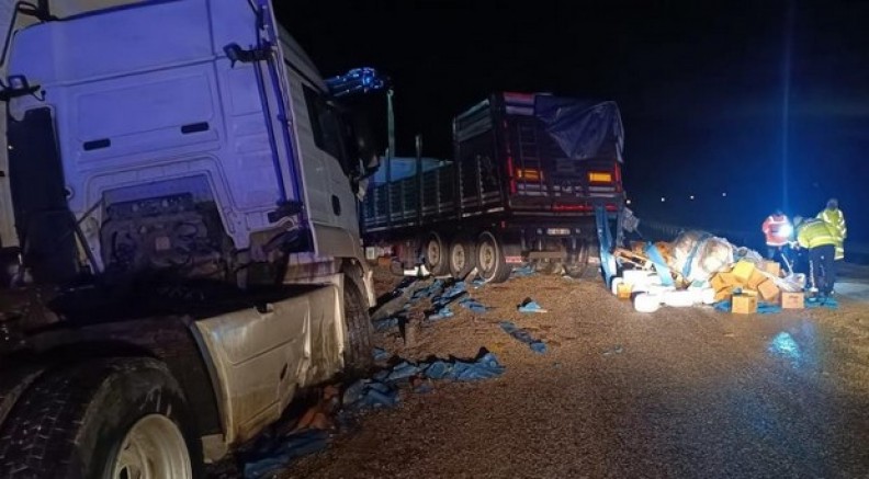 Zirai gübre yüklü tır devrildi: 1 yaralı