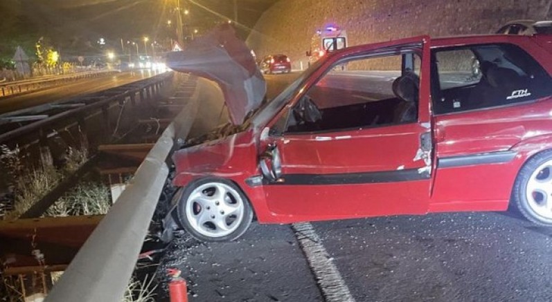 Zonguldak'ta otomobil bariyerlere çarptı: 1 yaralı