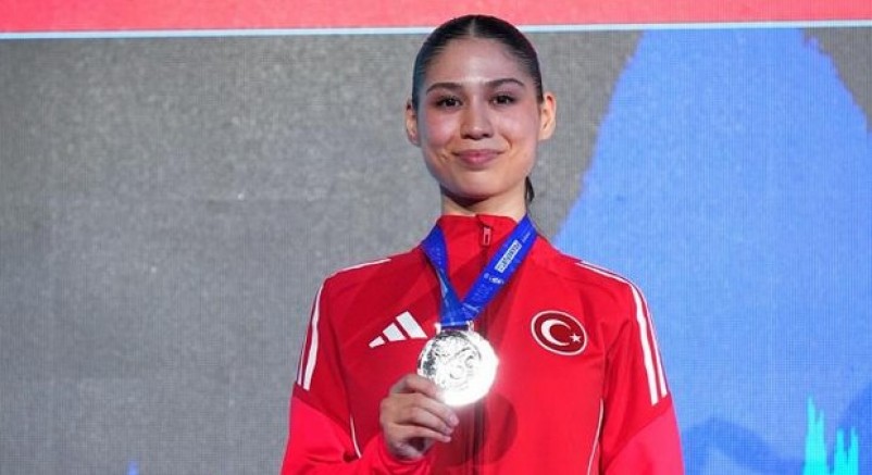 Zümra Rezzan İm, gümüş madalya kazandı