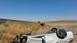 Bariyerlere çarpan otomobil takla attı: 5 yaralı