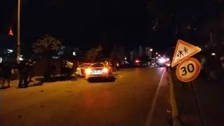 Kavşakta kaza: 3 otomobil hurdaya döndü, 7 kişi yaralandı