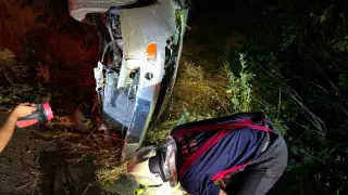 Kanala uçan otomobil hurdaya döndü: 1 yaralı