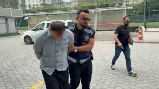 Semt pazarında genç kadına elle tacize gözaltı