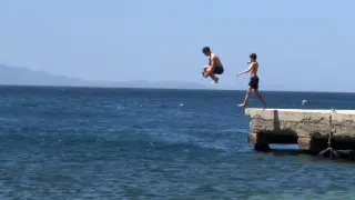 Kavurucu sıcaklarda sahillere akın ettiler