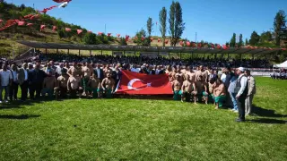 Ahmet Ayık anısına Karakucak Güreşleri nefes kesti