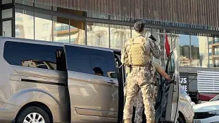 Kaçmaya çalışan şüpheli merdivenlerden düşerek yakalandı