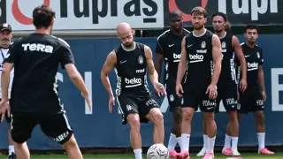 Beşiktaş’ta Leandro Trossard ilk antrenmanına çıktı