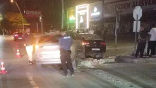 Niğde’de iki otomobil çarpıştı: 4 yaralı