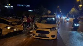 Karabük’te hafif ticari araç otomobile çarptı: 7 yaralı