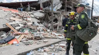 7.4’lük depremde ölü sayısı 132’ye yükseldi