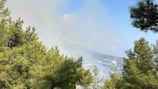 Antalya’da iki ilçede orman yangınına müdahale ediliyor