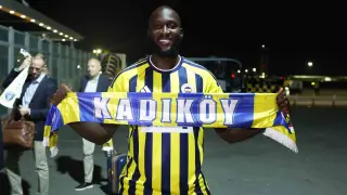 Fenerbahçe’nin yeni transferi Lukaku, İstanbul’a geldi