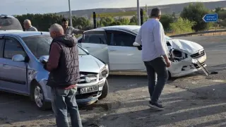 Sivas’ta üç otomobil çarpıştı: 7 yaralı