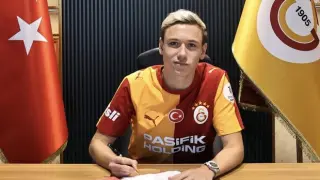 Galatasaray, Batrakov ile 5 yıllık sözleşme imzaladı