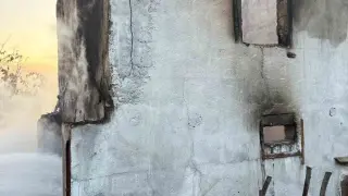 Bağ evinde çıkan yangın tarım makinelerini de kül etti
