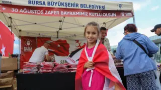 Bursa'da Zafer coşkusu ay yıldız ile taçlandı